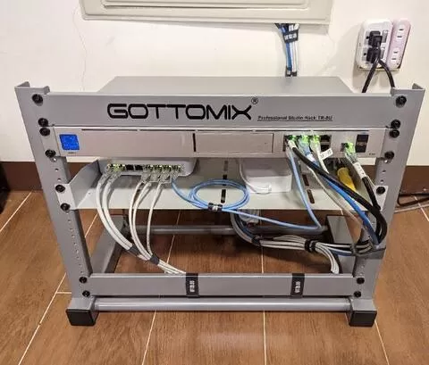 19吋 8U桌面開放式機架(銀色)