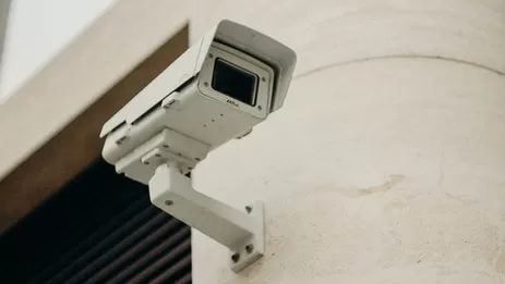 可以在門口這樣裝監視器嗎？