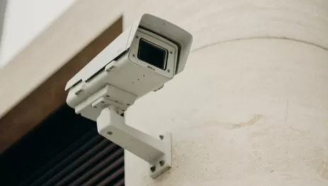 可以在門口這樣裝監視器嗎？